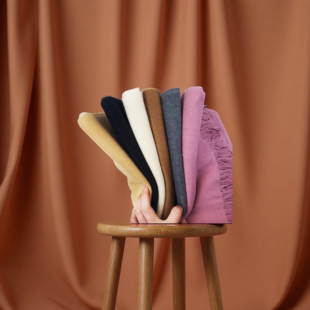 Solid-color faux cashmere scarf, thick and warm shawl for women, versatile, suitable for both men and women in autumn and winter, cashmere blanket, home textile, bright red