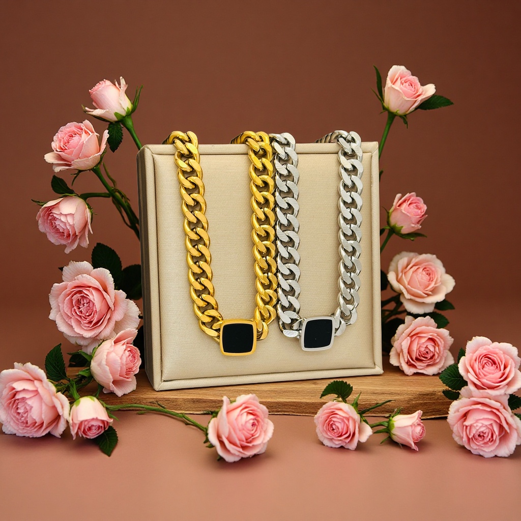 Fashionable and simple metal necklace, a versatile and trendy individual accessory for women. A couple necklace with a long chain for your girlfriend detail image 1