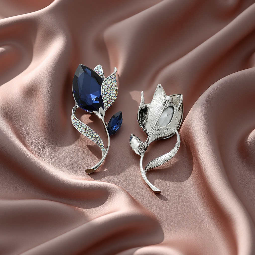 أما النوع الجديد فهو عبارة عن دبوس أزهار زجاجية مزخرفة بالسبائك details Picture