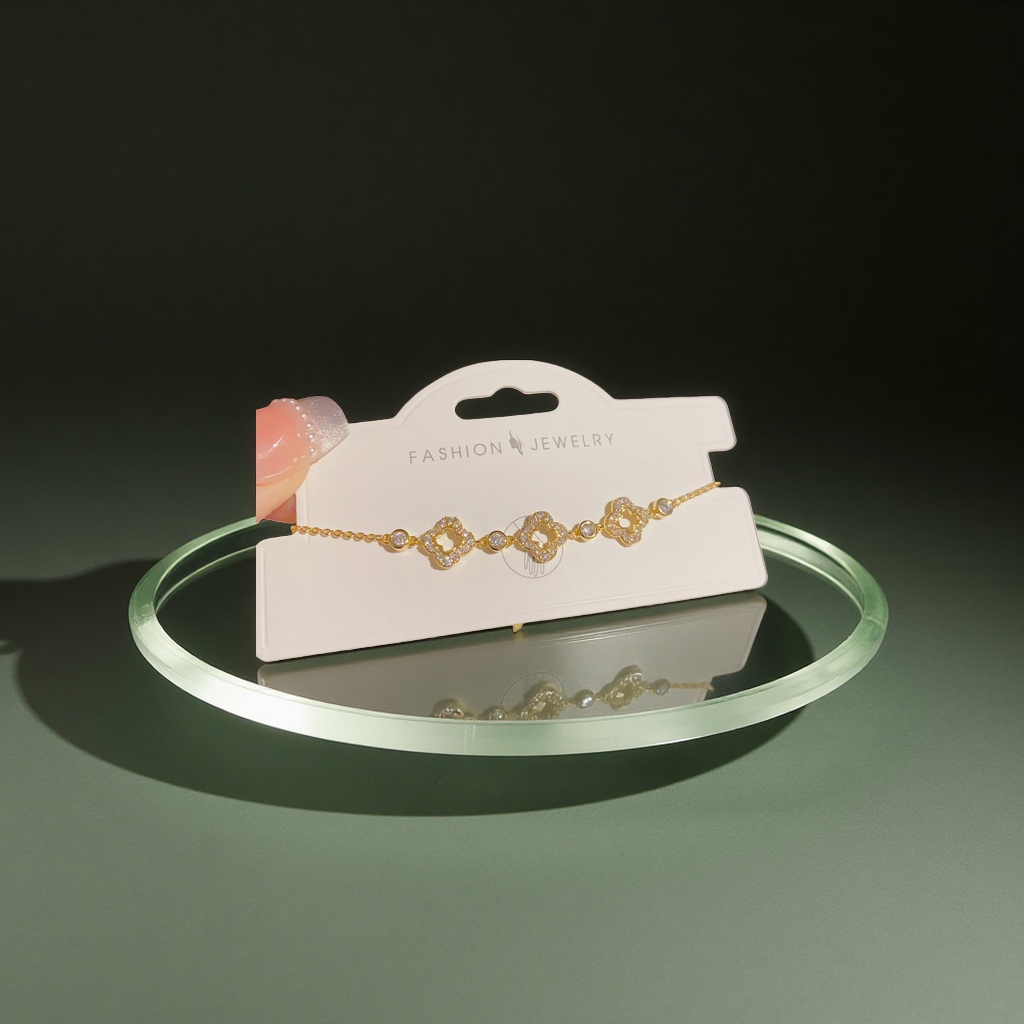 Primavera nueva moda micro circonitas cuatro hojas pulsera de flores luz de lujo accesorios de mano de alta calidad al por mayor para mujeres Specification image