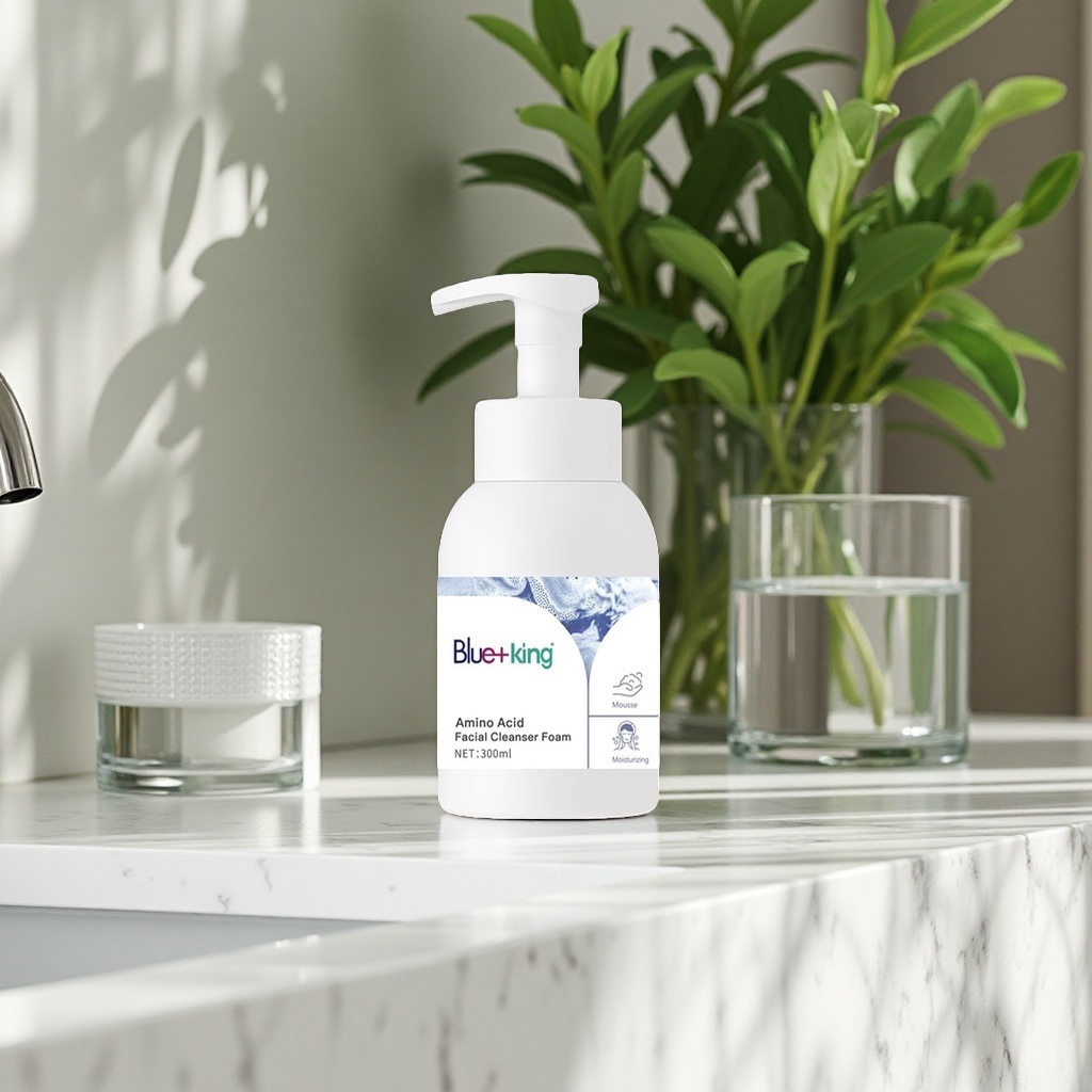 The bubble cleansing facial cleanser has smooth foam, gentle cleansing, moisturizing, nourishing and softening the skin, removing oil and controlling acne details Picture