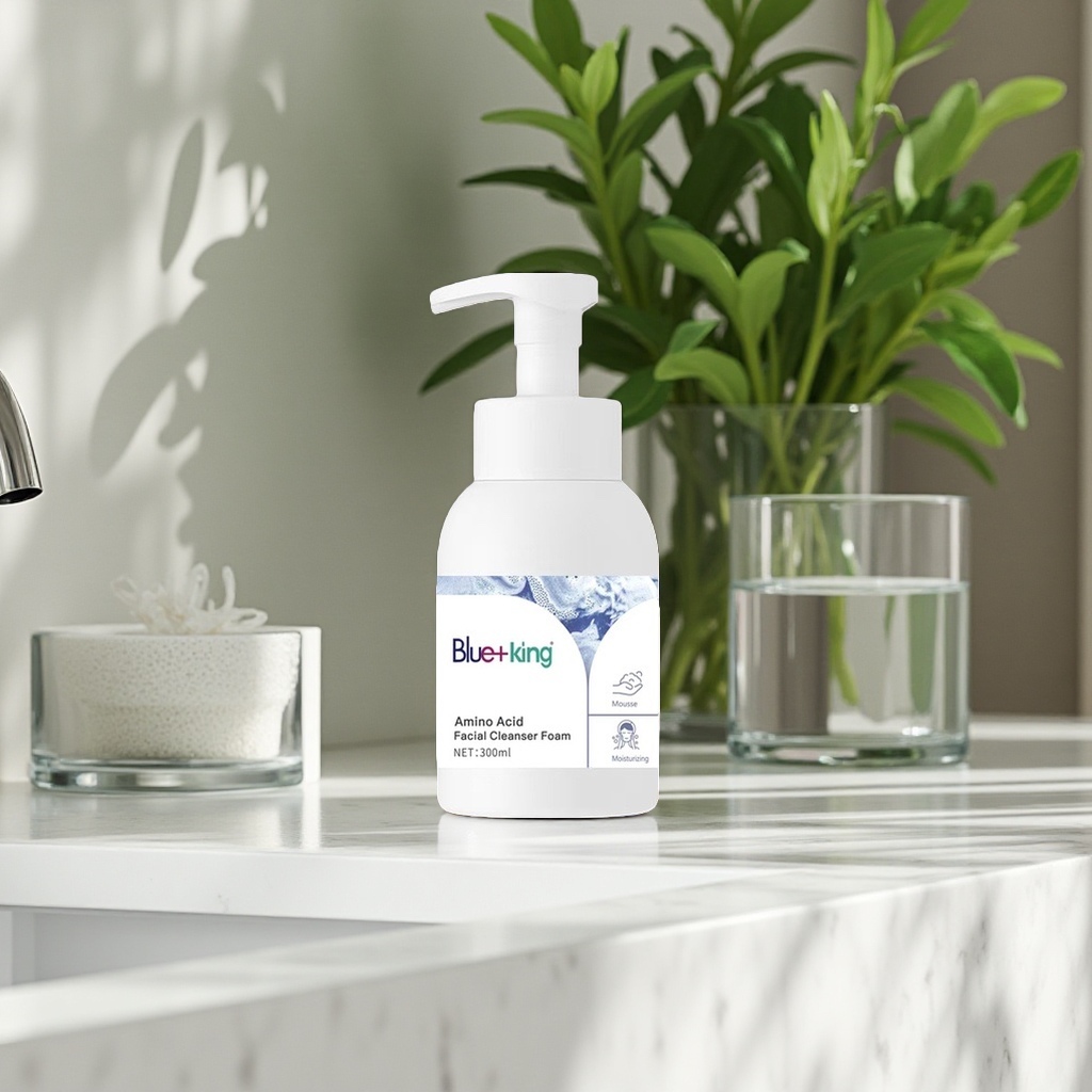 The bubble cleansing facial cleanser has smooth foam, gentle cleansing, moisturizing, nourishing and softening the skin, removing oil and controlling acne