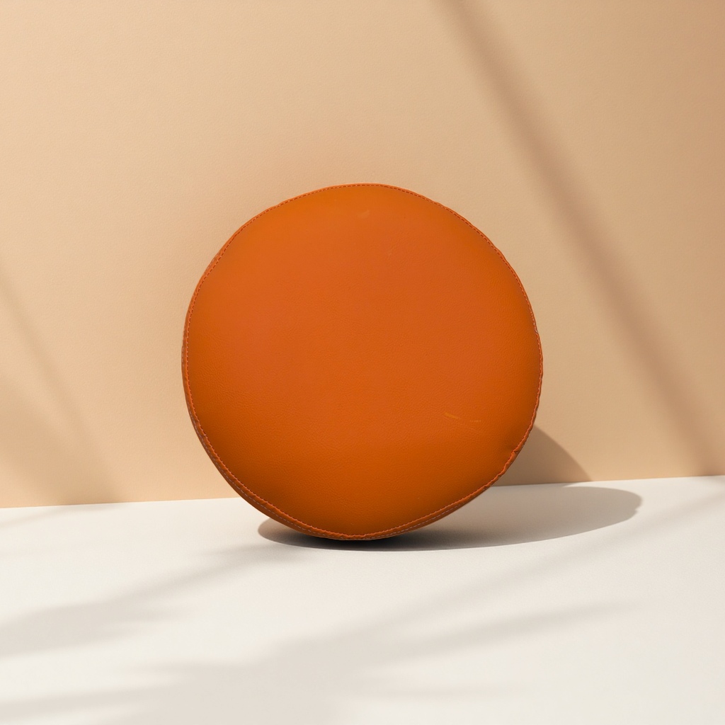 A folding stool for small-sized apartments, suitable for both home and office use, can be stacked and stored. It is lightweight and sturdy Specification image