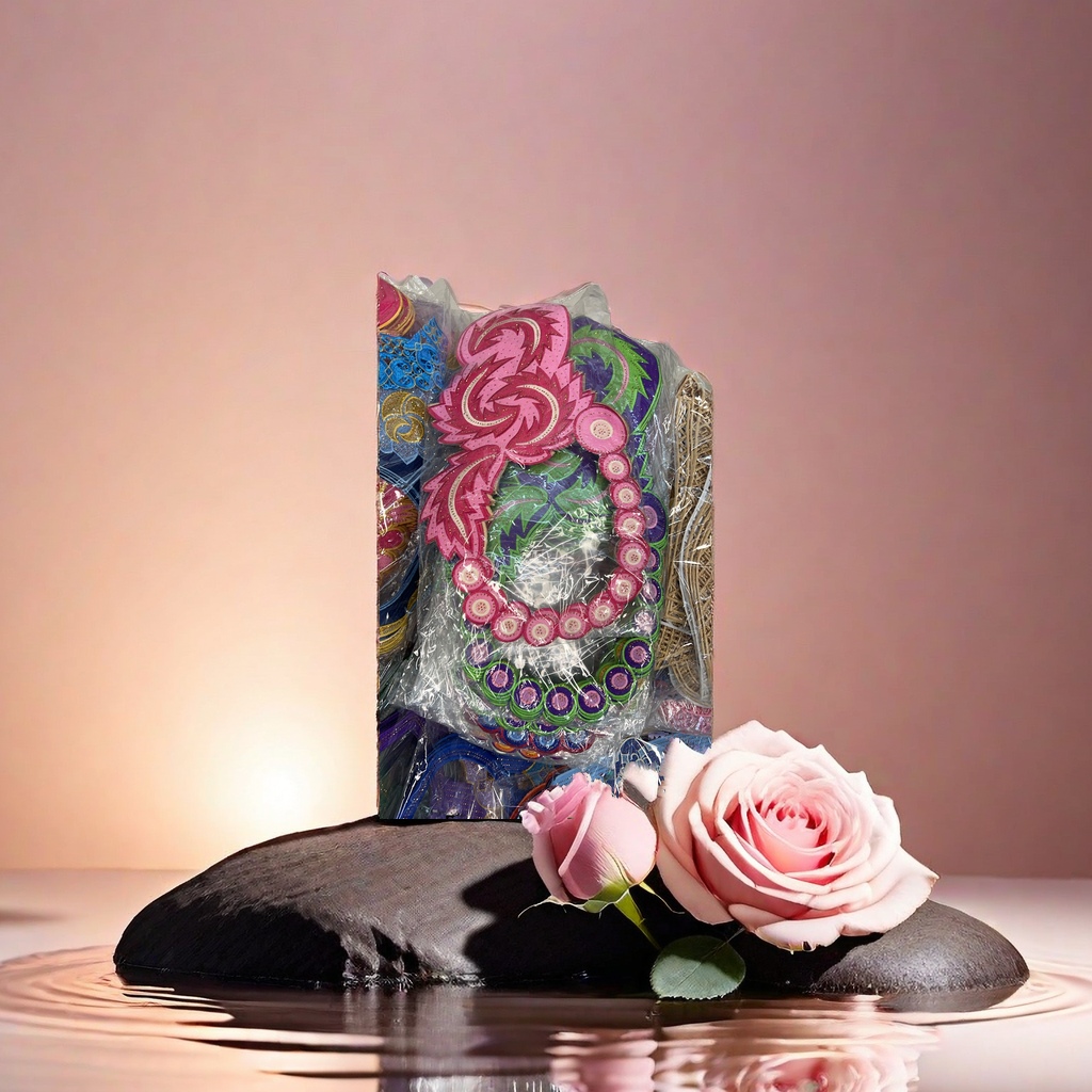 Embroidered women's neckline Item Picture