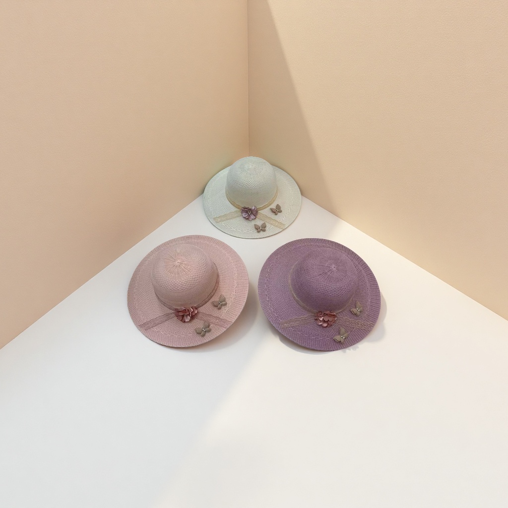 A fashionable, breathable and simple Korean style summer sun hat for women wearing straw hats