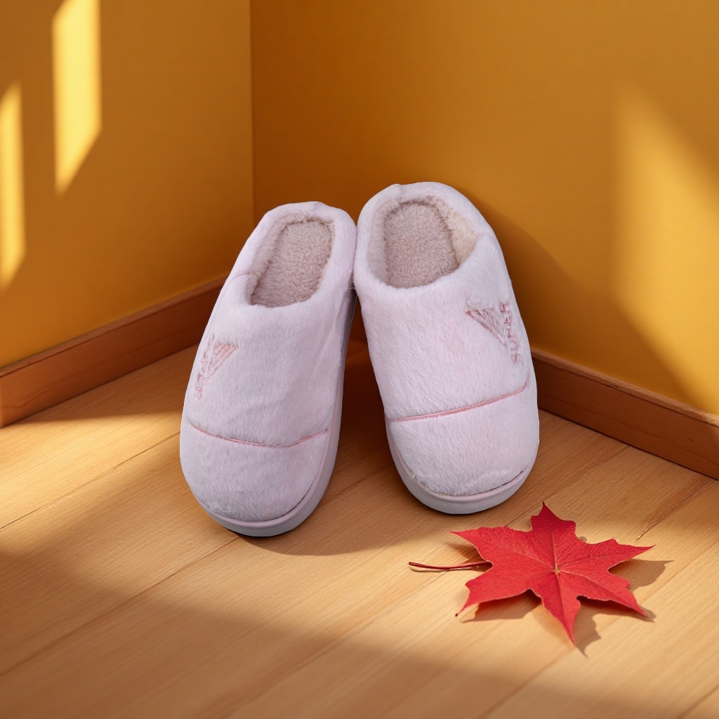 Thickened and warm cotton slippers, soft-soled indoor slippers for women and men in winter Application Scenario