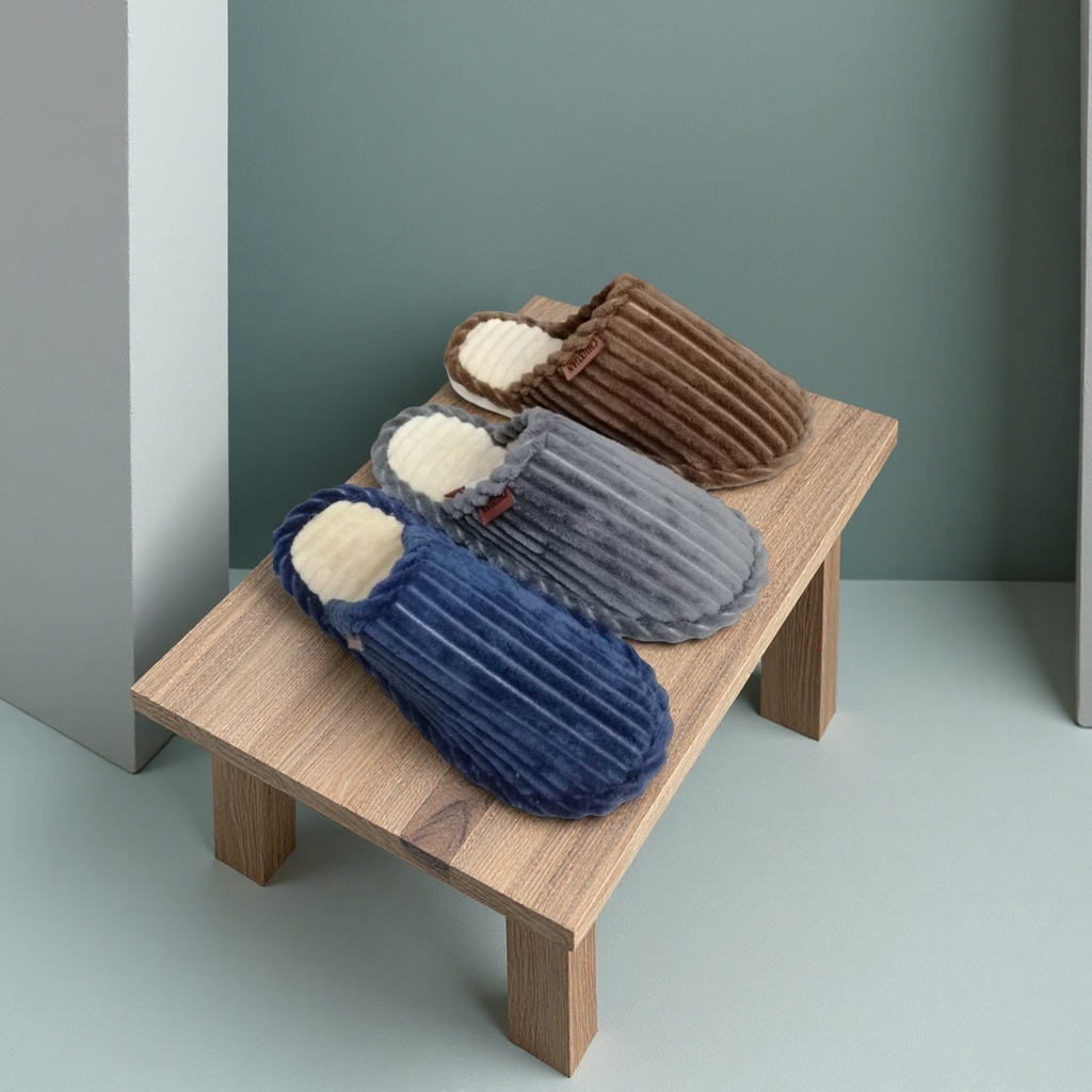 Men's cotton shoes are thickened, warm and anti-slip. Winter men's boots are comfortable with soft soles Men's cotton shoes are thickened, warm and anti-slip. Winter men's boots are comfortable with soft soles