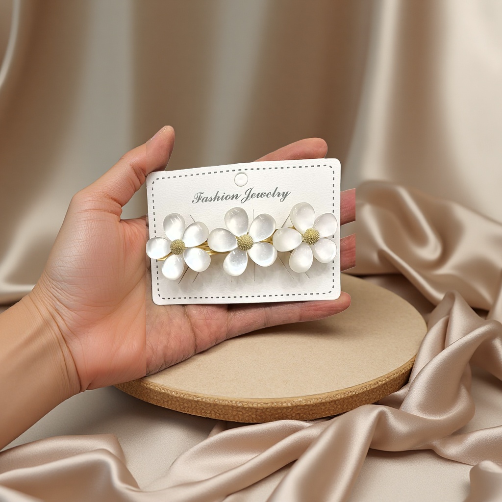 Flower hair clips, creative hair accessories, Korean style fashionable hair clips for women, cute hair clips, hair bands, hair accessories for women Application Scenario