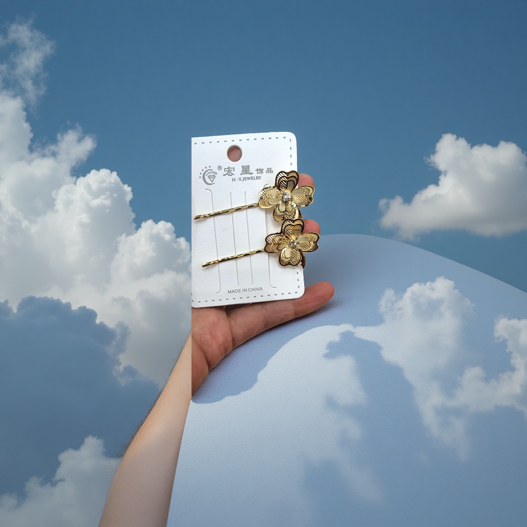 Metal flower one-piece hair clips are fashionable and simple women's hair accessories that are versatile and easy to match Application Scenario