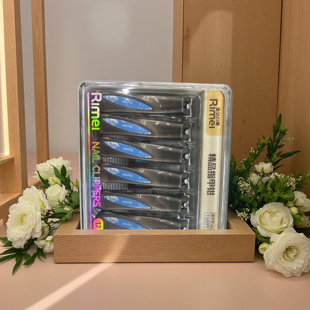 Meiling stainless steel nail clippers, multi-functional anti-rust nail cutters, portable and compact, genuine household products Application Scenario