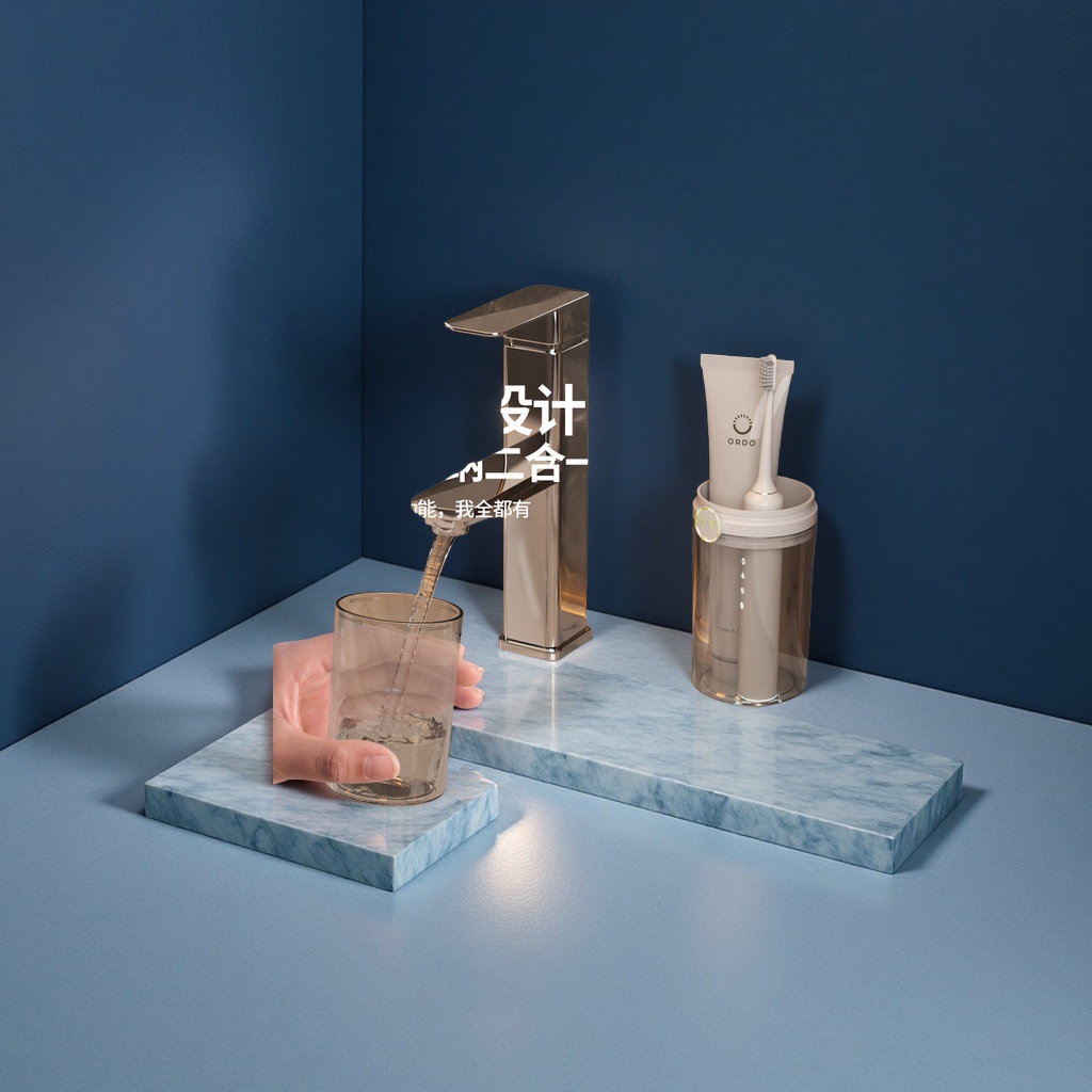 A light luxury transparent portable travel mouthwash cup two-in-one toothbrush cup set Application Scenario
