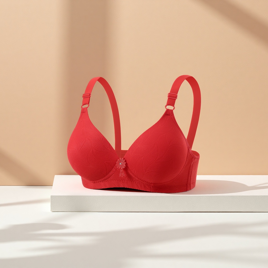 This is a comfortable and breathable women's bra without underwire, featuring soft support and thickened cotton. It's a classic style