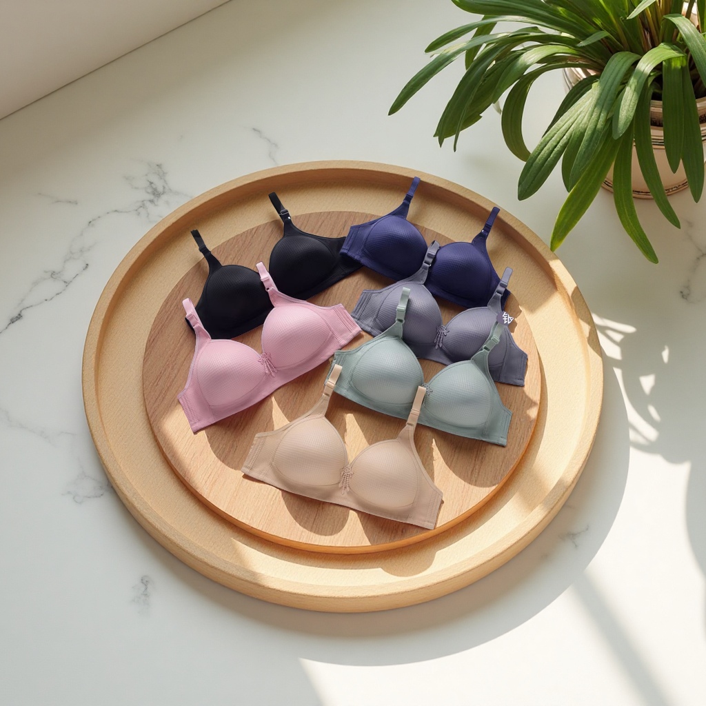 The bra is comfortable, breathable and has no underwire. It is a sports bra for women's daily wear detail image 1