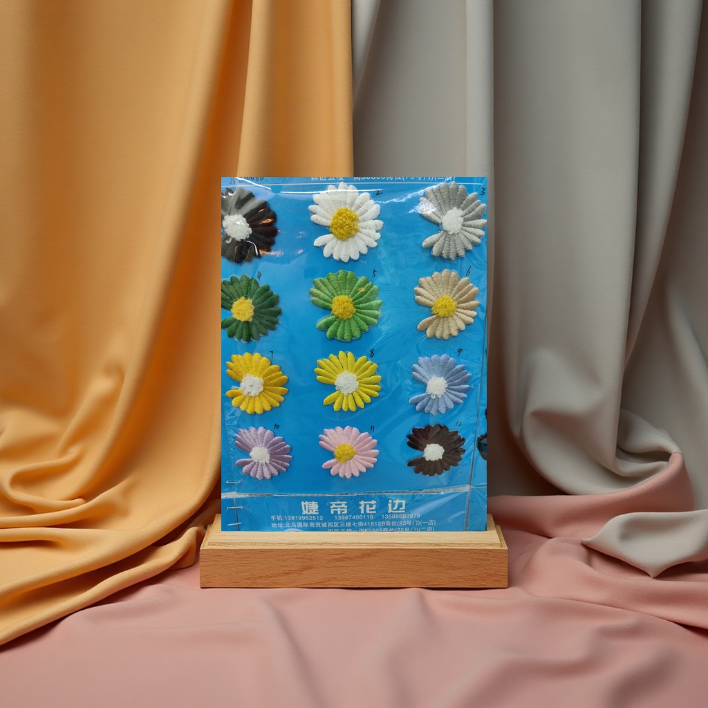 多色刺绣雏菊服装辅料细节图