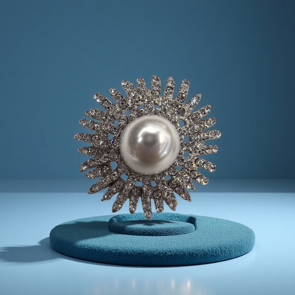 超级爆款亮晶晶太阳型的水钻胸针，时尚百搭女人必备神器，尽显精致优雅的气质，值得每个人佣有它，胸针锌合金