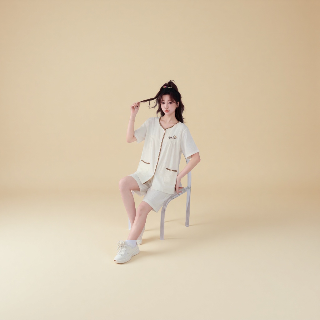 Comfortable and breathable pajamas for home and casual wear detail image 3