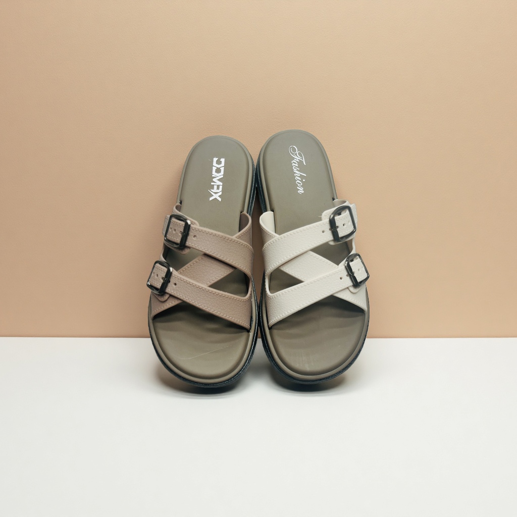 Ladies can wear double-button thick-soled flip-flops outside in summer, which are fashionable, versatile and anti-slip soft-soled one-shoulder slippers