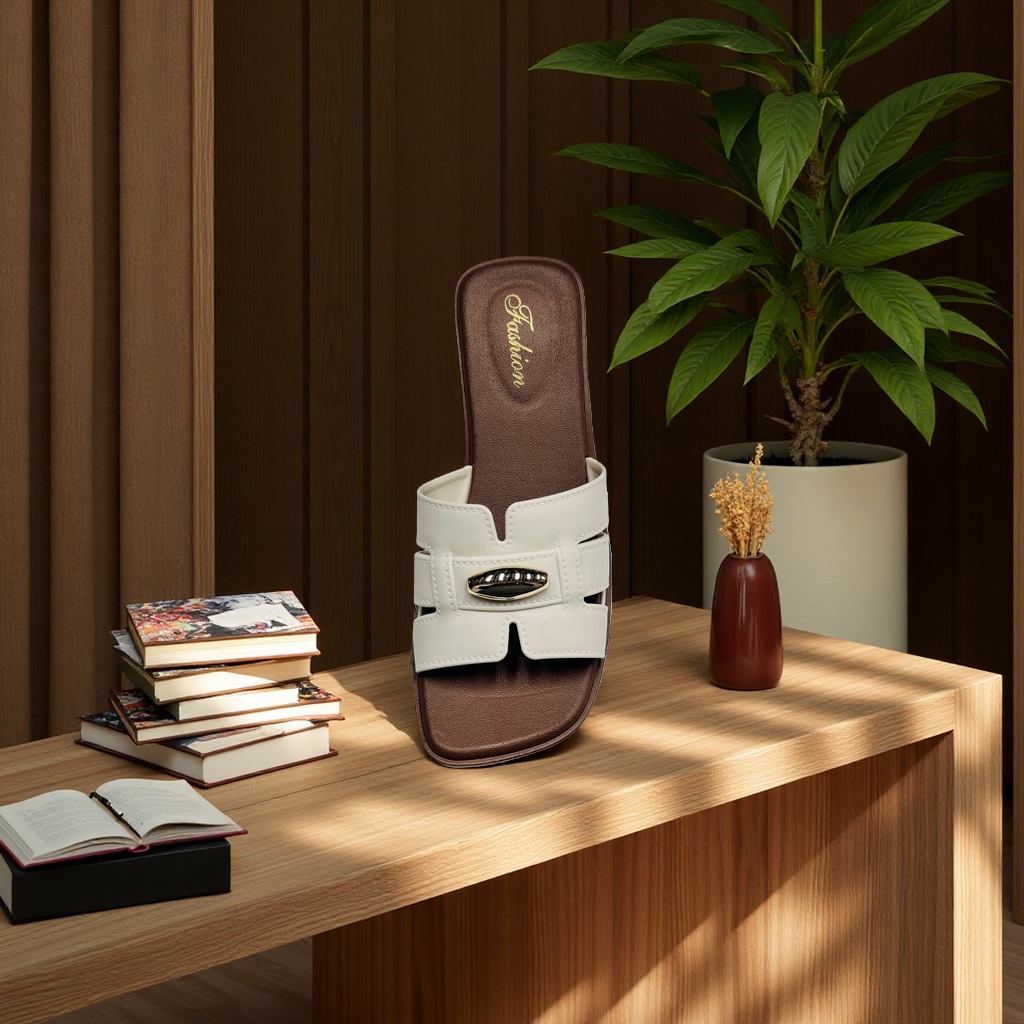 Women's outerwear flip-flops, with a wide beige surface and metal buckle design, paired with a brown soft sole, are simple, fashionable and comfortable.