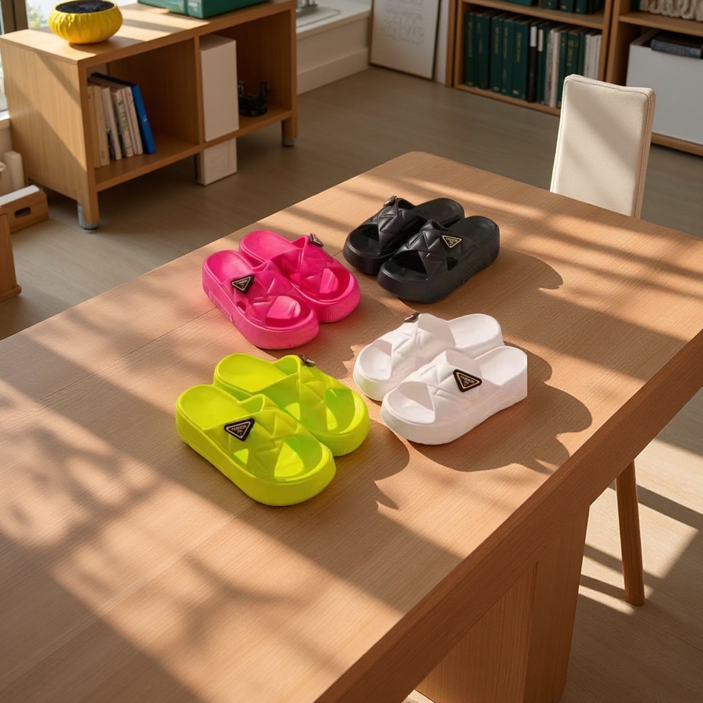 Anti-slip home soft-soled bathroom slippers for women details Picture