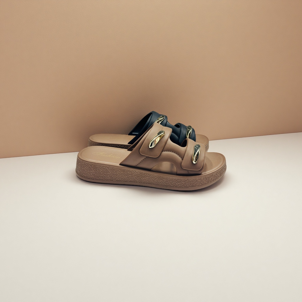 Light luxury style metal buckle thick-soled slippers, a stylish choice for daily commuting