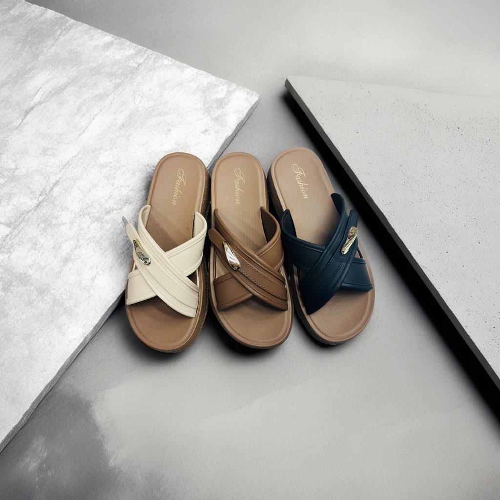 Light luxury style metal buckle thick-soled slippers, showing off your elegance during daily commutes