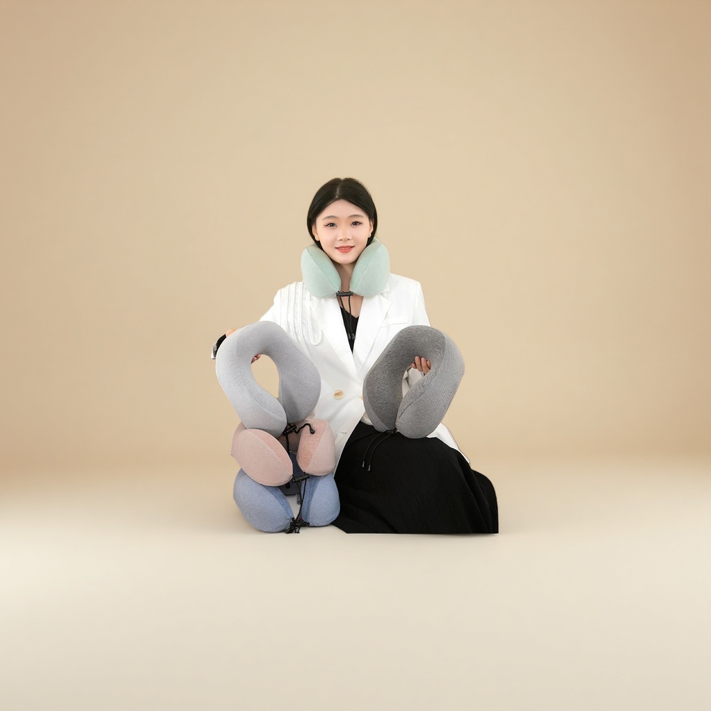 The U-shaped pillow provides comfortable, soft and breathable support for the cervical vertebrae of students during office naps Application Scenario