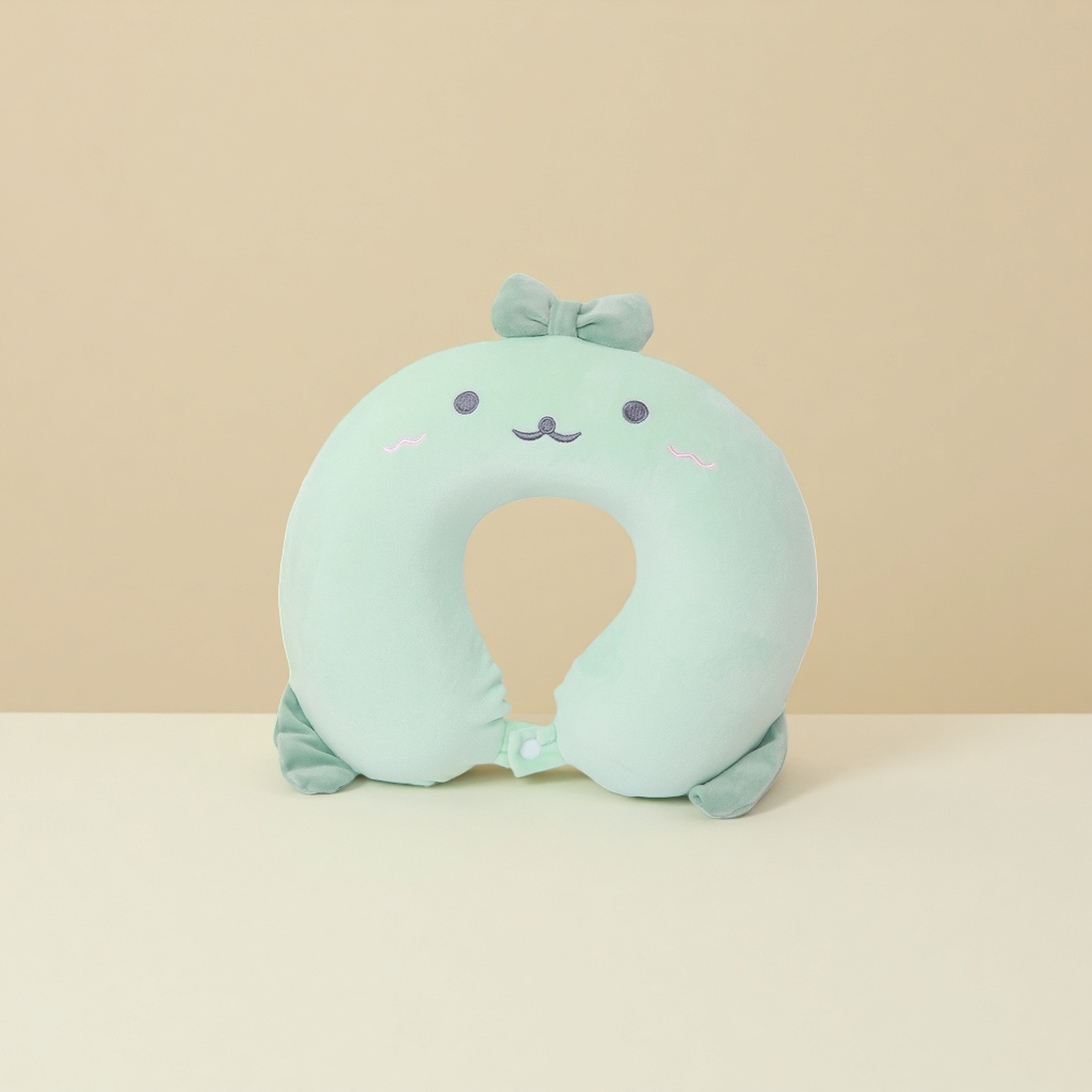 The neck-protecting pillow, made of memory foam, is breathable and comfortable, providing support for sleep and a great aid to sleep Application Scenario