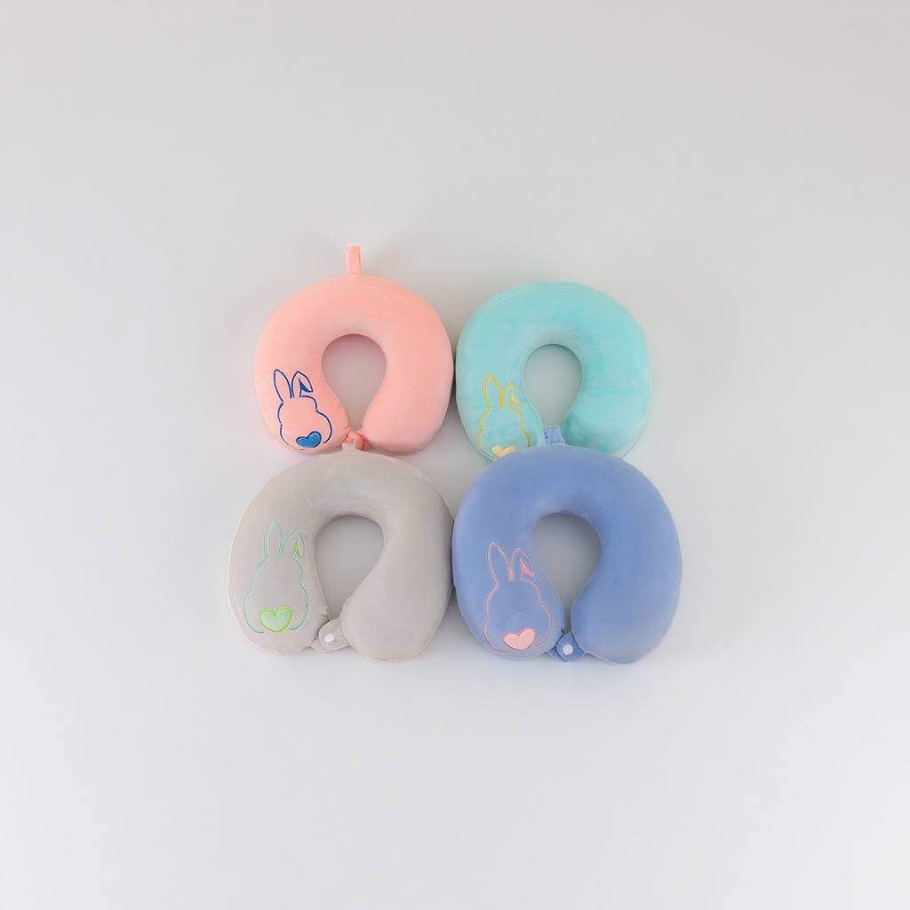 The neck pillow is comfortable and breathable. The memory foam supports the cervical vertebrae, providing care and relaxation for sleep