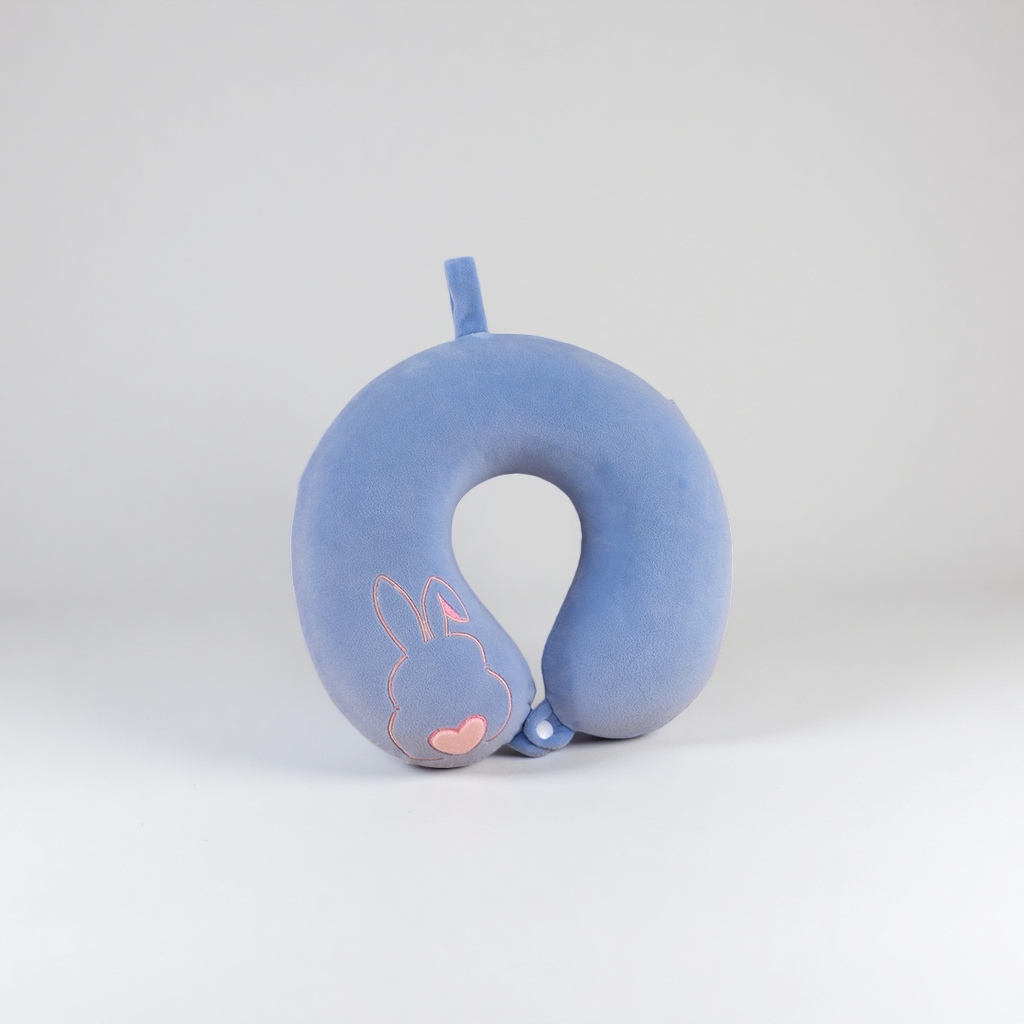 The neck pillow is comfortable and breathable. The memory foam supports the cervical vertebrae, providing care and relaxation for sleep details Picture