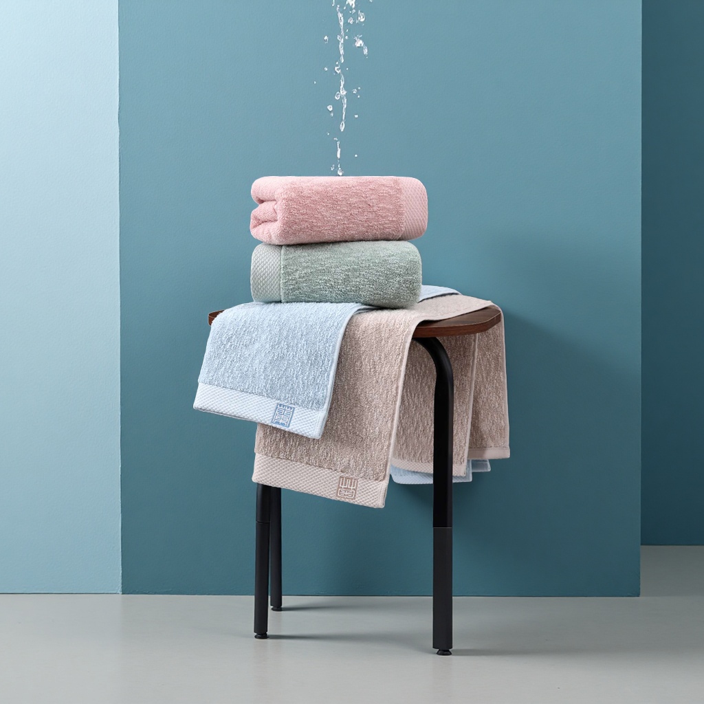 Pure cotton towels are of high quality, soft and have strong water absorption details Picture