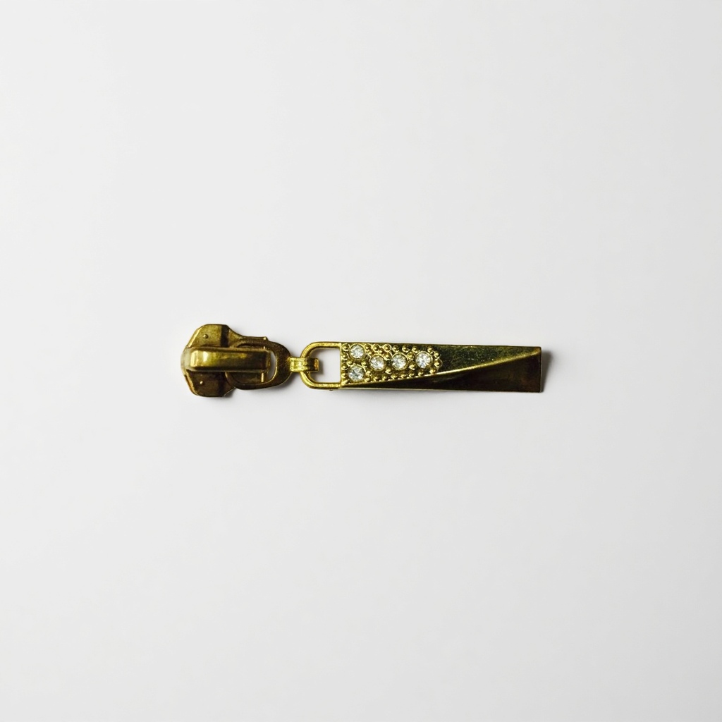 Metal zipper Y-shaped invisible zipper, large size, thickened, durable, anti-sticking tooth zipper pull, zipper accessory Application Scenario