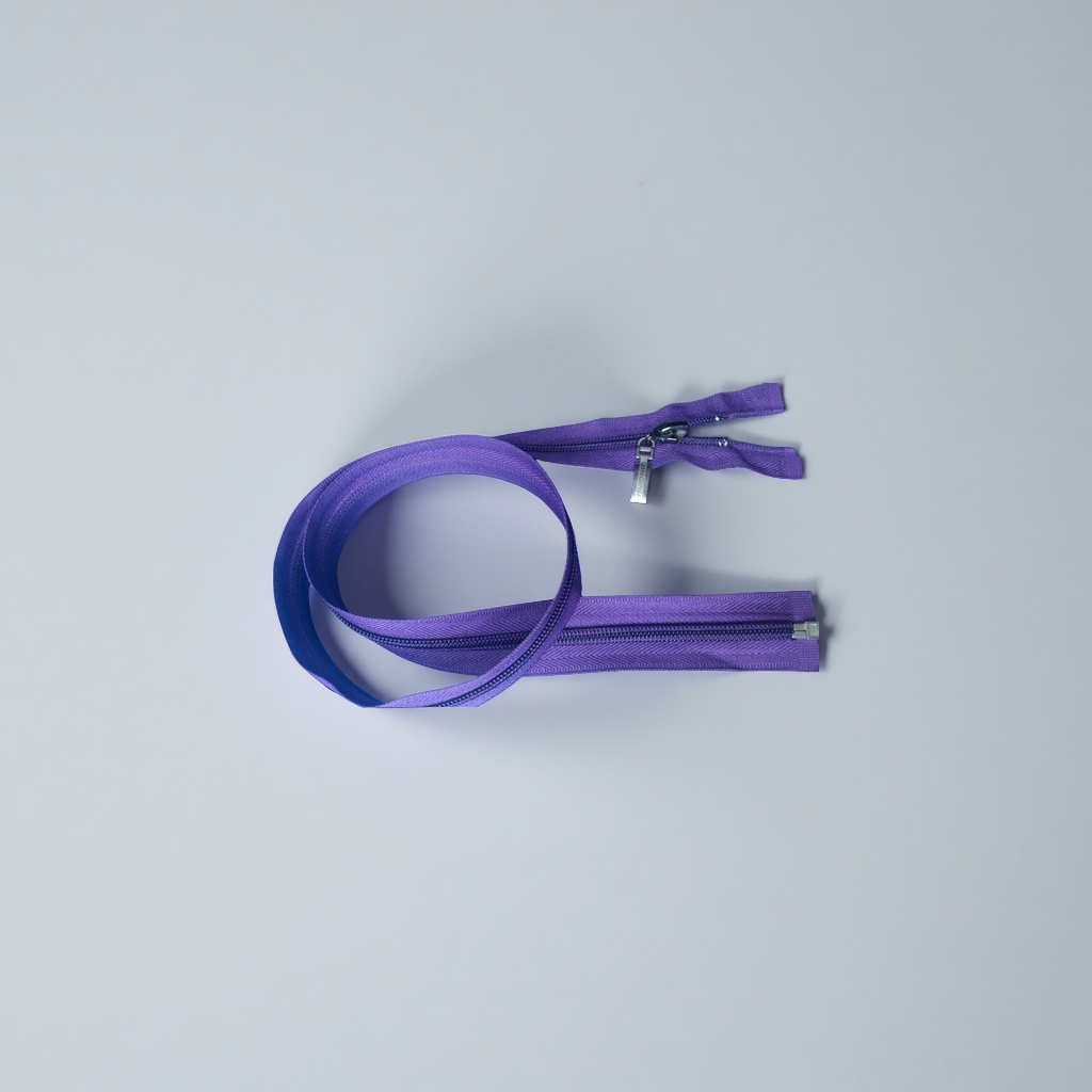 The nylon zipper features a smooth, durable and anti-sticking design. zipper zipper accessories details Picture