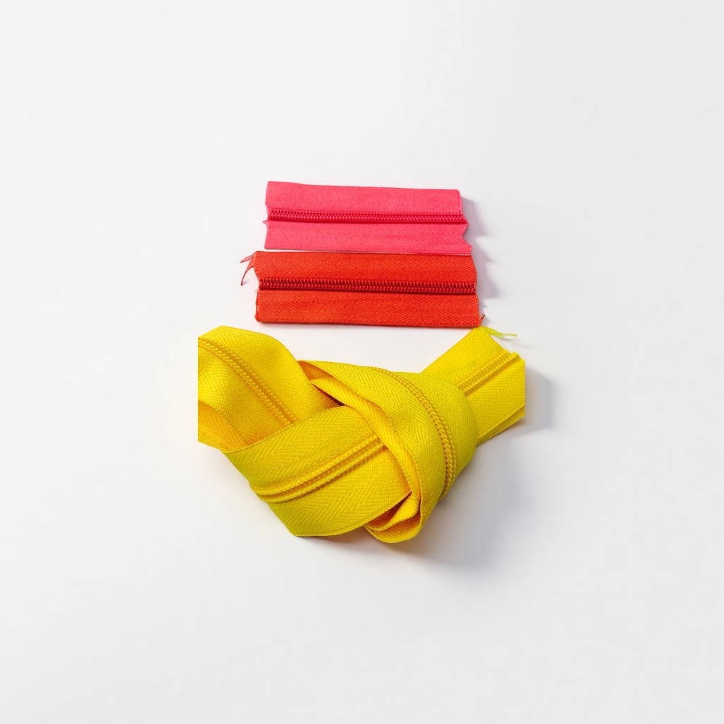 The Y-shaped invisible smooth zipper pull of No. 5 nylon zipper has been thickened and reinforced Specification image