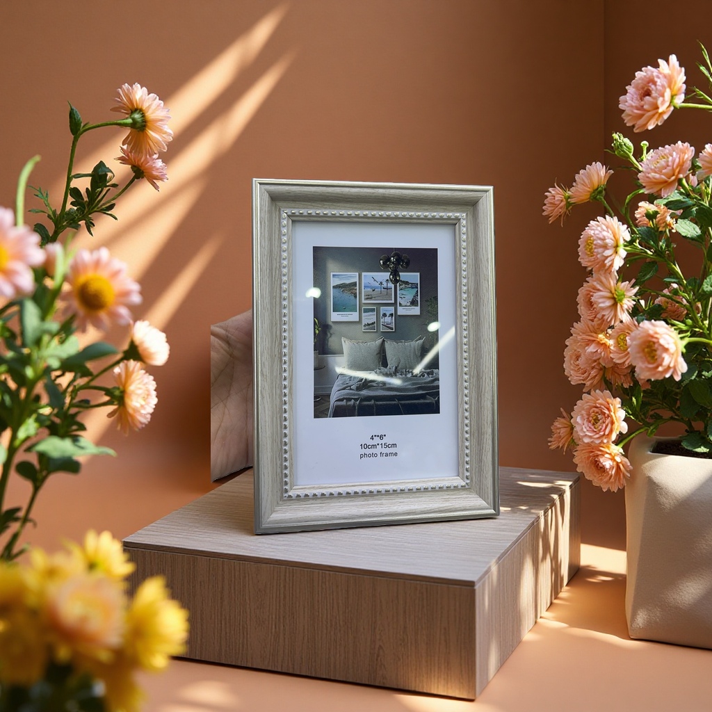 European and American classic plastic photo frames, retro decorative picture frames, home wall decoration Application Scenario