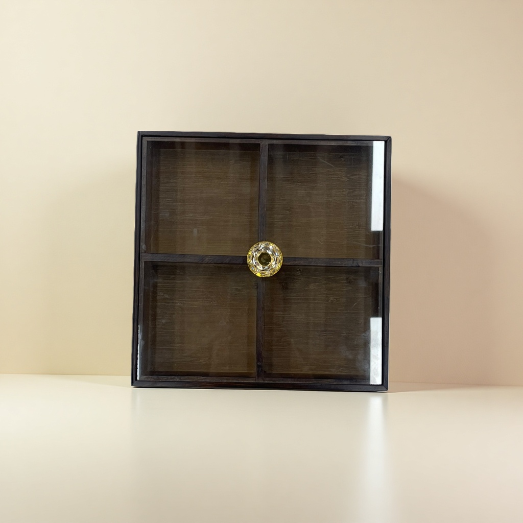 The Four-Compartment Candy Box Is Brown Application Scenario