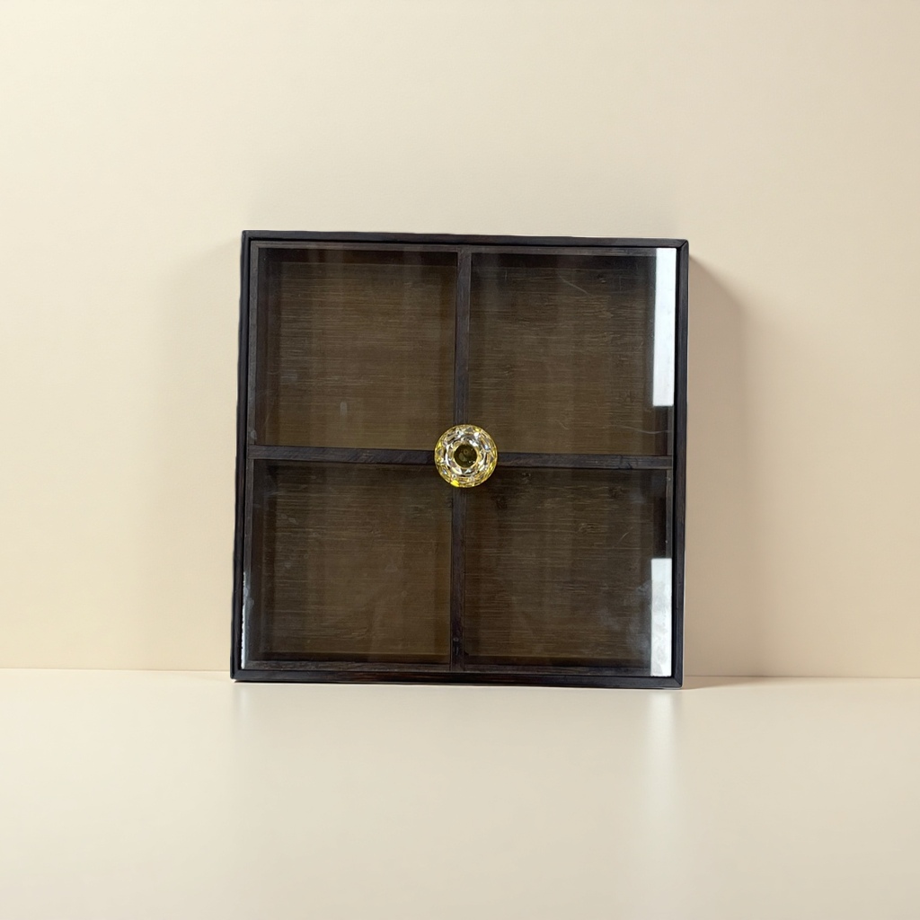 The Four-Compartment Candy Box Is Brown details Picture