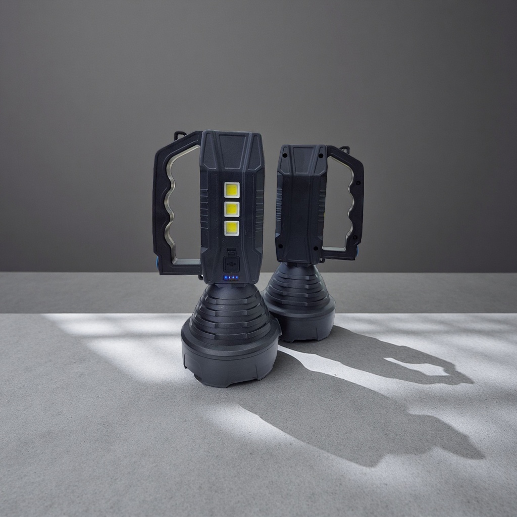 Portable new energy high-intensity flashlight, an outdoor lighting wonder