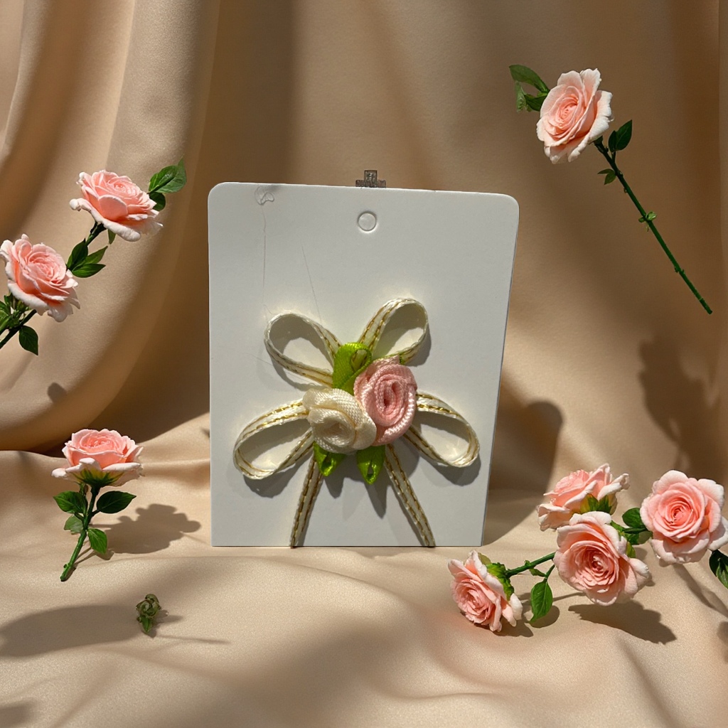 Bow hair accessories are cute, sweet and fashionable for girls. Hair bands and tie hair ties are daily outfits for girls. 104038804