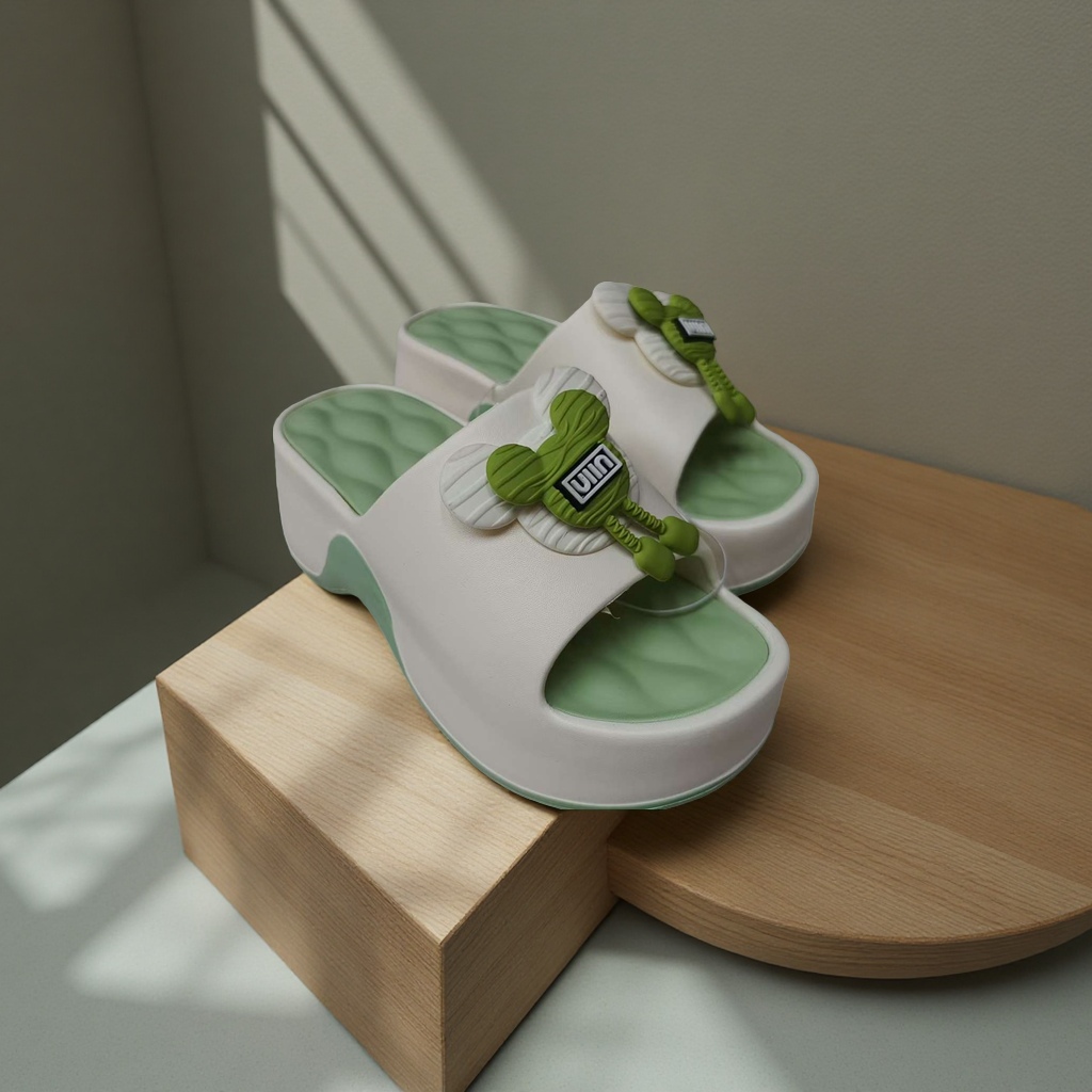 Summer home women's breathable, comfortable and anti-slip soft-soled slippers in thick-soled cartoon green Application Scenario