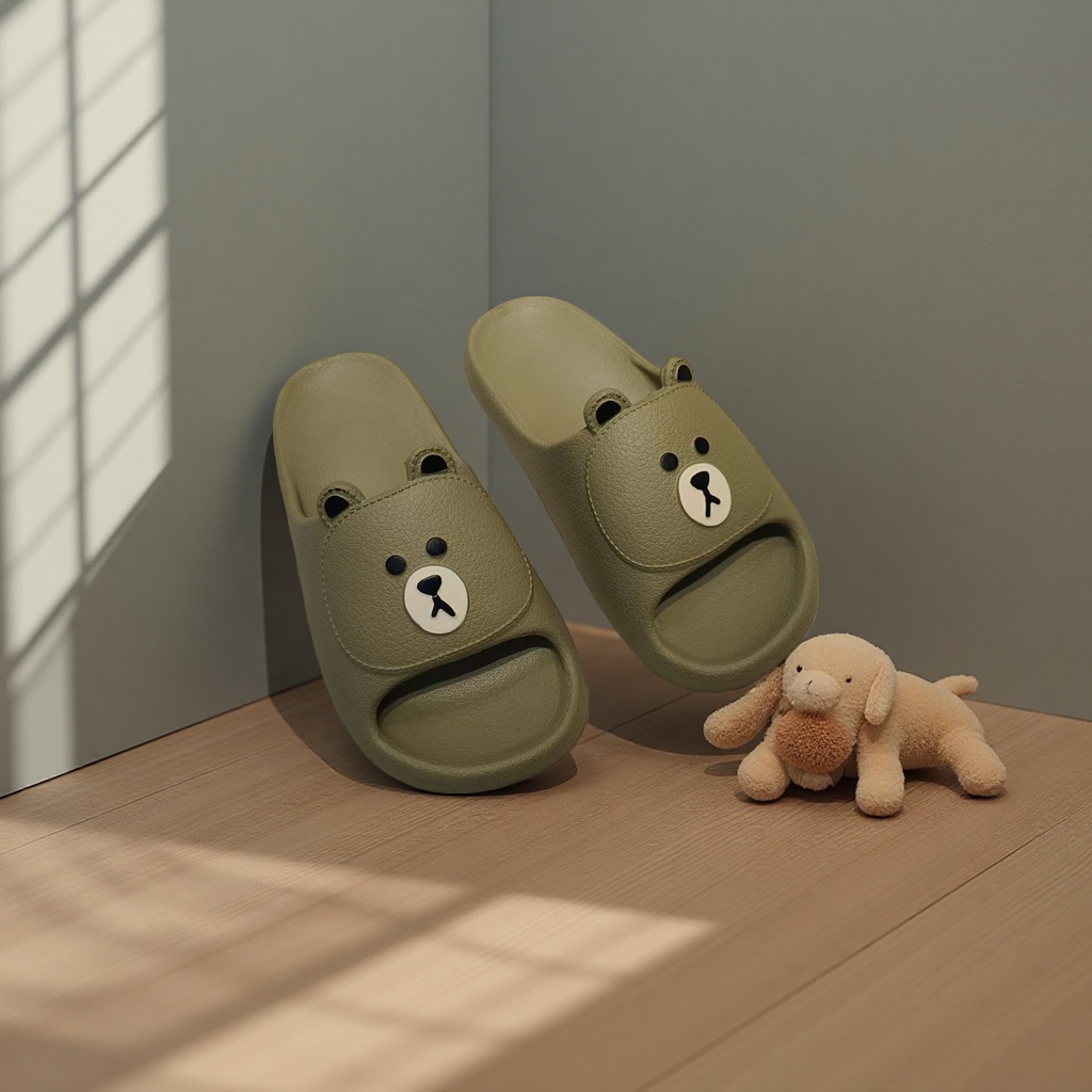 Summer home women's breathable, comfortable and anti-slip soft-soled slippers in green bear style Application Scenario