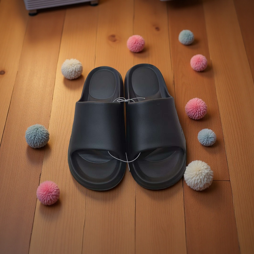 Summer home women's breathable, comfortable and anti-slip soft-soled slippers 1602A black Application Scenario