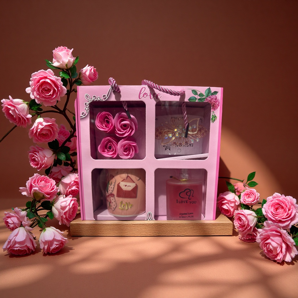 Estee Lauder Star Gift Box Set of perfume, headwear and cups as a gift for your girlfriend