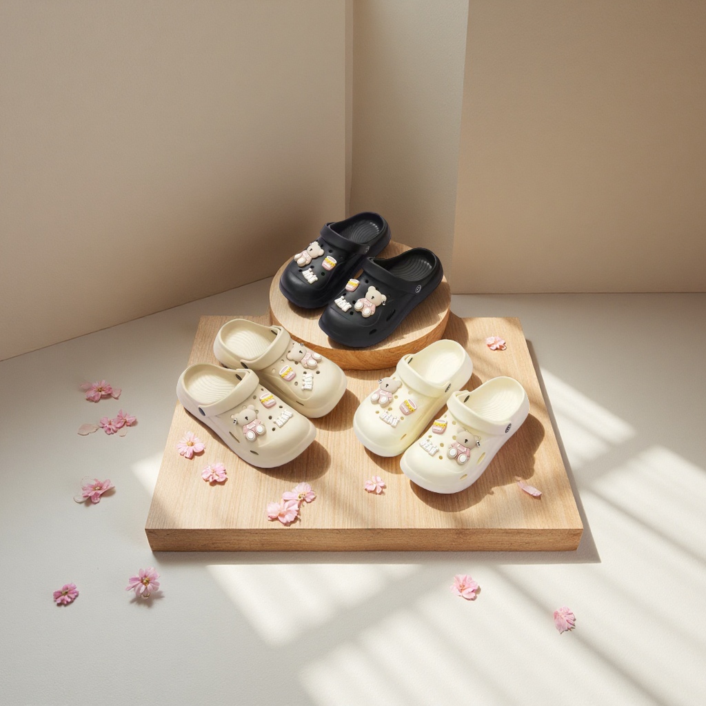 Women's crocs are breathable, comfortable, anti-slip and soft details Picture