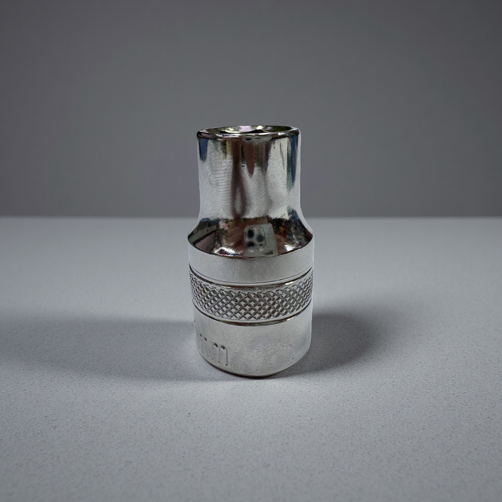 套筒扳手六角螺丝刀组合工具套装家用维修工具箱产品图