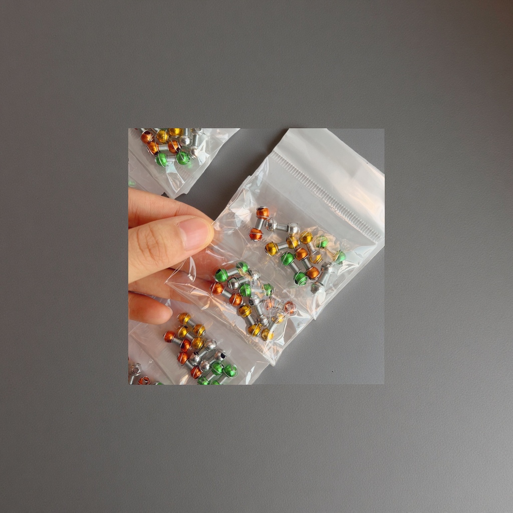 Foreign trade color diamond small pull clip dreadlocks y2k girl Ball ball spring hair clips Cross-border hair accessories Application Scenario