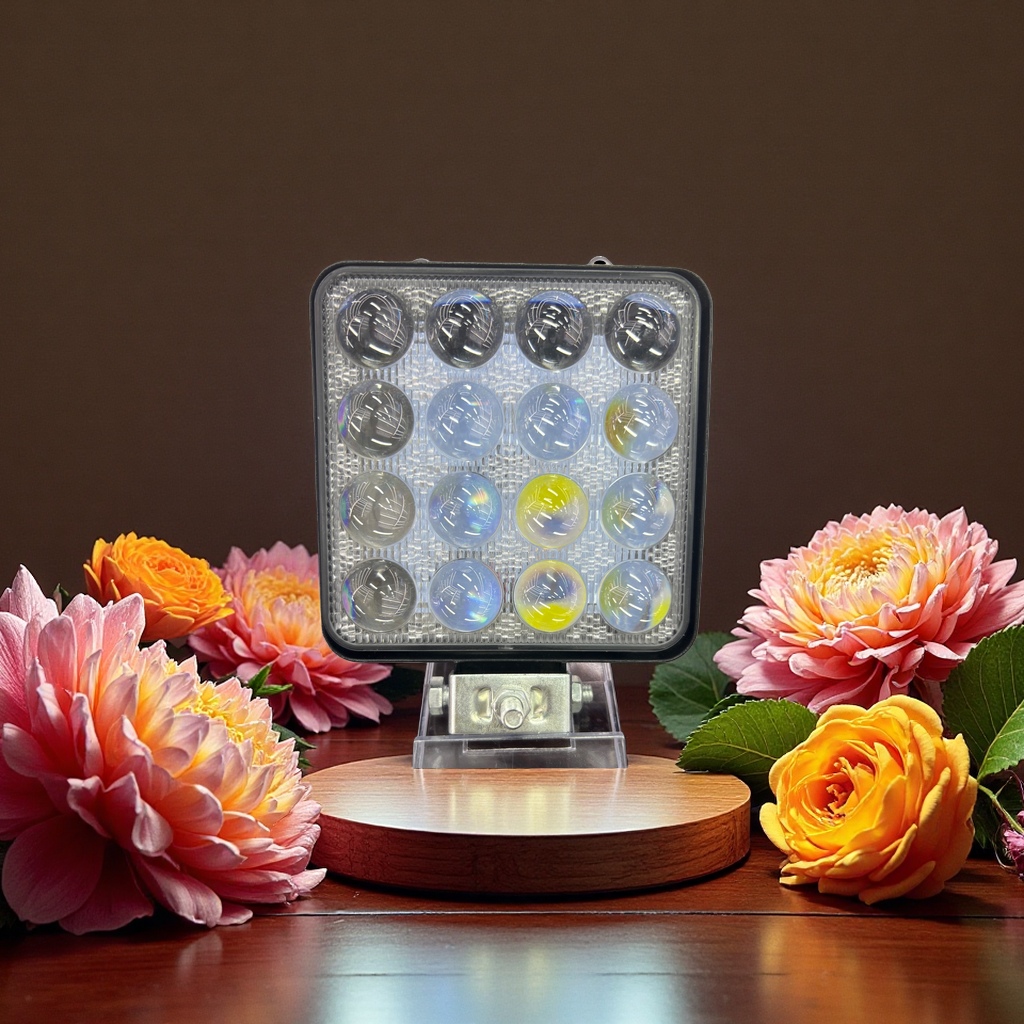 The waterproof and high-intensity LED motorcycle lamp is a universal model suitable for various vehicle types. 124115921 Specification image