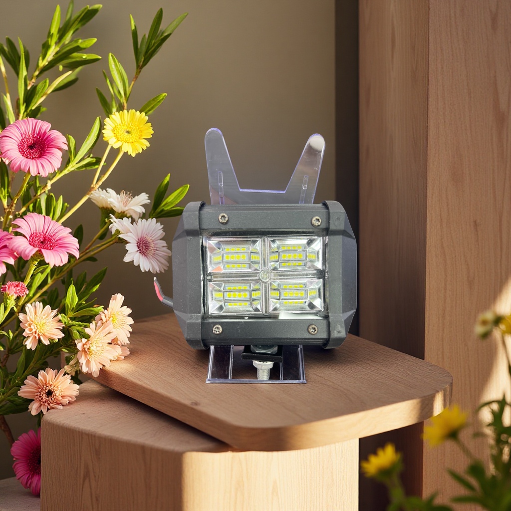 Motorcycle spotlights, high-definition headlights, high beams, strong light irradiation, night vision enhancer 124558234 Application Scenario