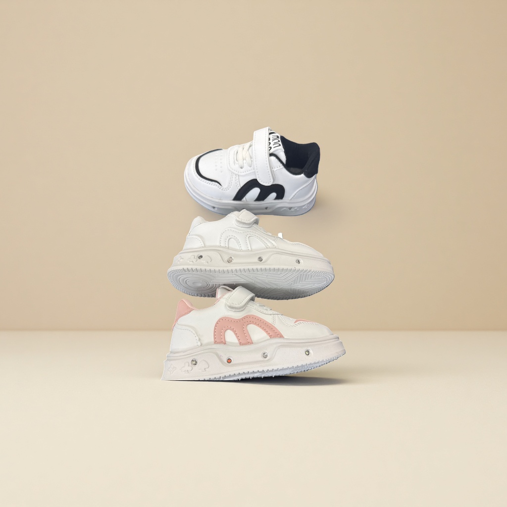 带灯童鞋儿童防滑软底运动鞋透气轻便舒适新款