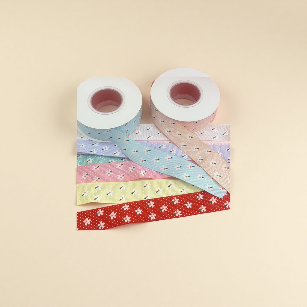 A fresh and simple ribbon-printed, country-style DIY hair accessory with a bow, ribbon, checkered, small floral print and fresh flower tie Application Scenario