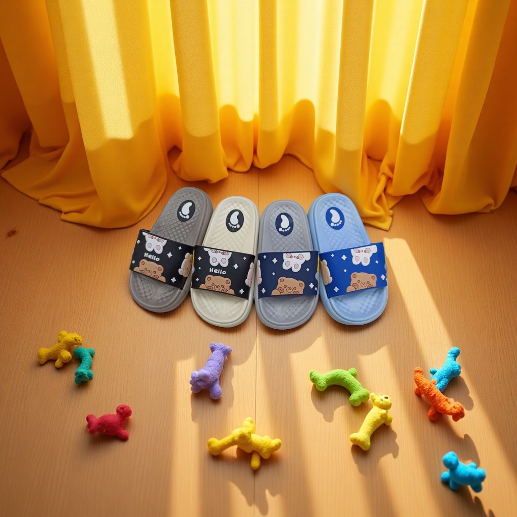 Men's children's slippers with anti-slip soft soles, comfortable and breathable. Spring and summer cartoon bear style